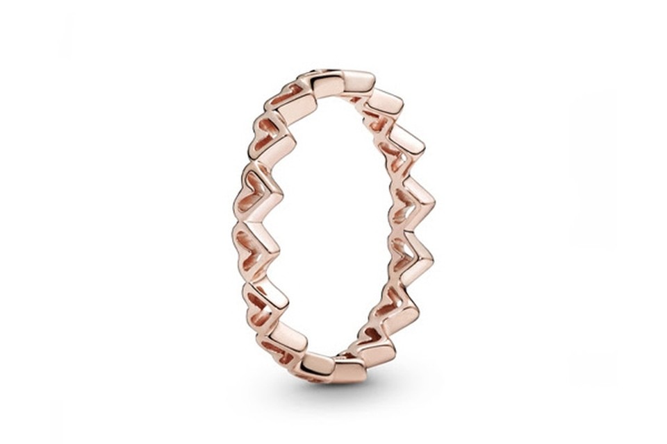 <P>Ring met hartjes - Pandora - 49 euro. Voor wie echt van juwelen houdt.</P>