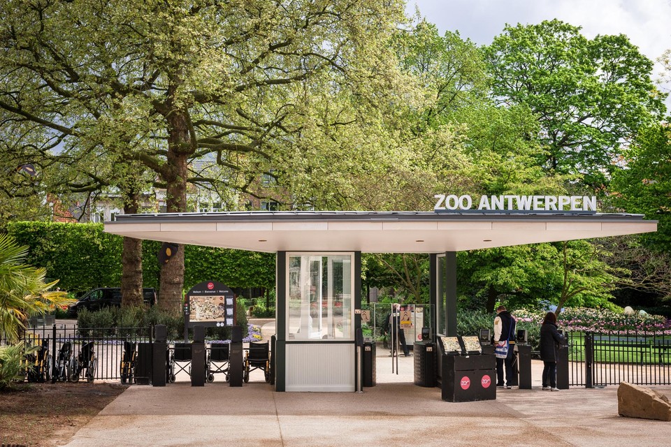 De ingang van de Zoo van Antwerpen aan het Flamingoplein. 
