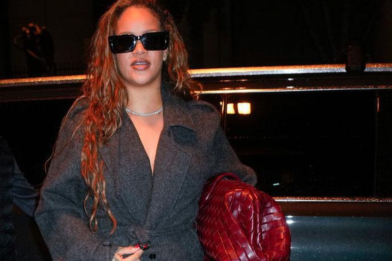 Rihanna pronkt met Belgische handtas