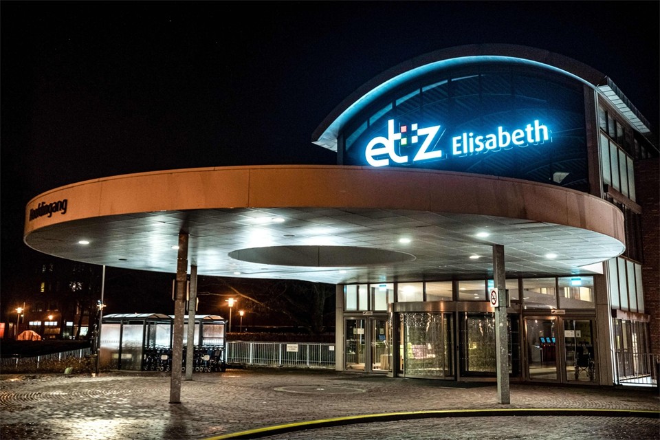 De besmette patiënt ligt in het Elisabeth-TweeSteden Ziekenhuis in Tilburg, op een goede 10 kilometer van de Belgische grens. 