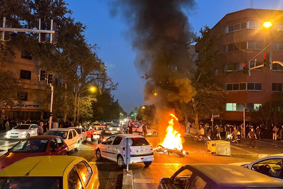 In Sanandaj, een stad in de Iraanse provincie Koerdistan, zijn er gewelddadige rellen aan de gang. 