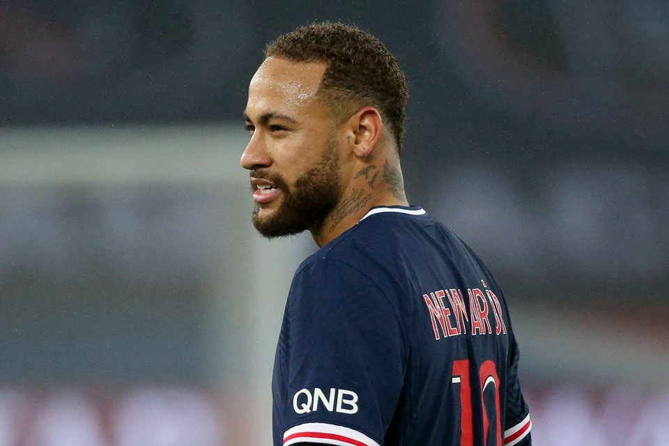 Volgens L’Equipe heeft Neymar nu toch zijn contract verlengd bij PSG tot 2027. 