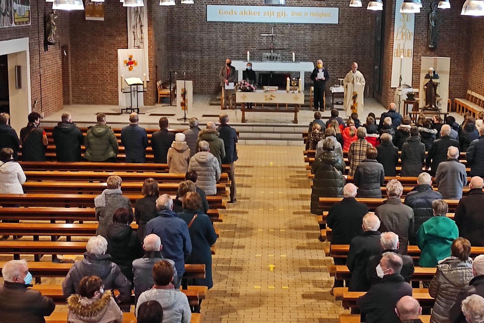 Maandag betekende de traditionele misviering ter ere van St-Theun, ook meteen het afscheid van de Sint-Willibrorduskerk. 