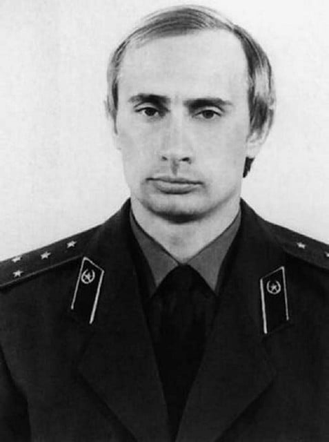 Poetin in een KGB-uniform, begin jaren ‘80 