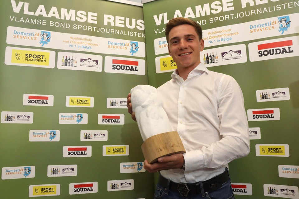 Een paar dagen geleden werd Evenepoel bekroond met de Vlaamse reus, de prijs voor de sportpersoonlijkheid van het jaar volgens de Vlaamse journalisten. 