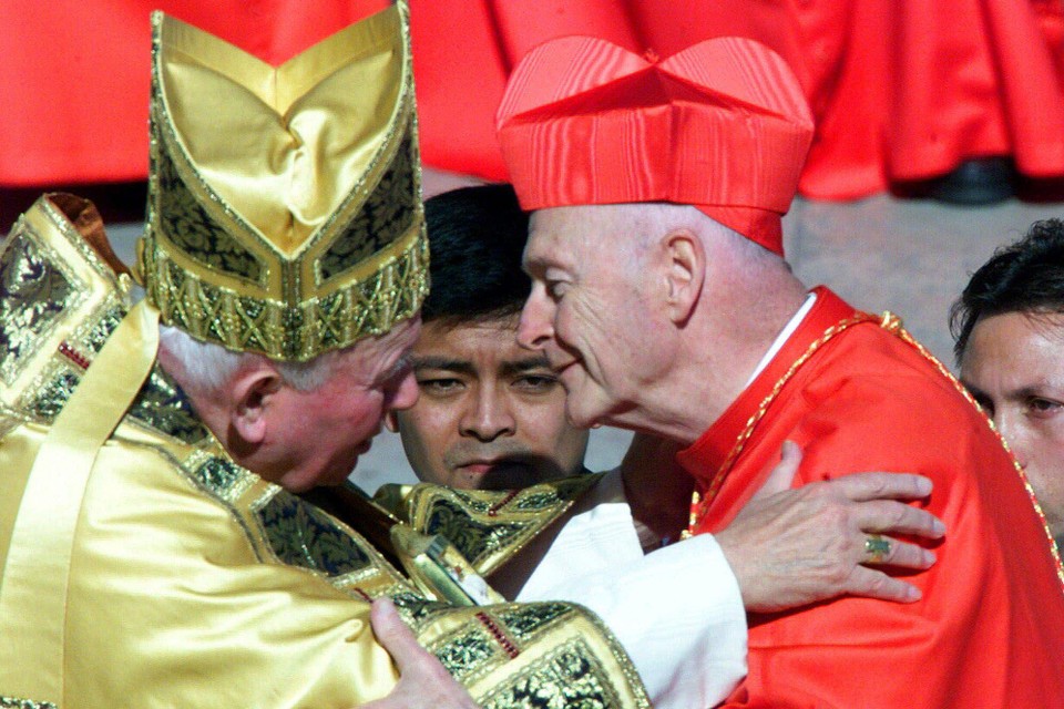 McCarrick in 2001 met paus Johannes Paulus II.