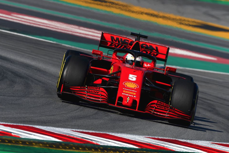 Sebastian Vettel in de Ferrari F1-bolide van 2020