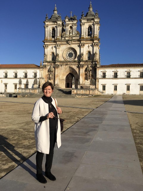 Irene aan de abdij van Alcobaça in Portugal.