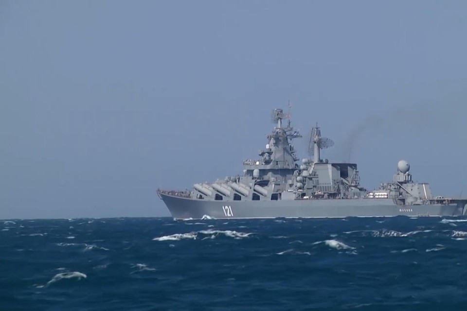 Na het zinken van de Moskva door twee voltreffers met Neptune-raketten bracht Rusland zijn vloot op veilige afstand. Voor de nieuwe langeafstandsraket die Zelenski aankondigde zijn de schepen wel opnieuw een prooi.