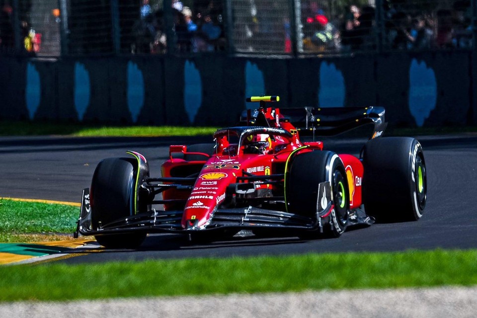 Carlos Sainz in de Ferrari F1-bolide 