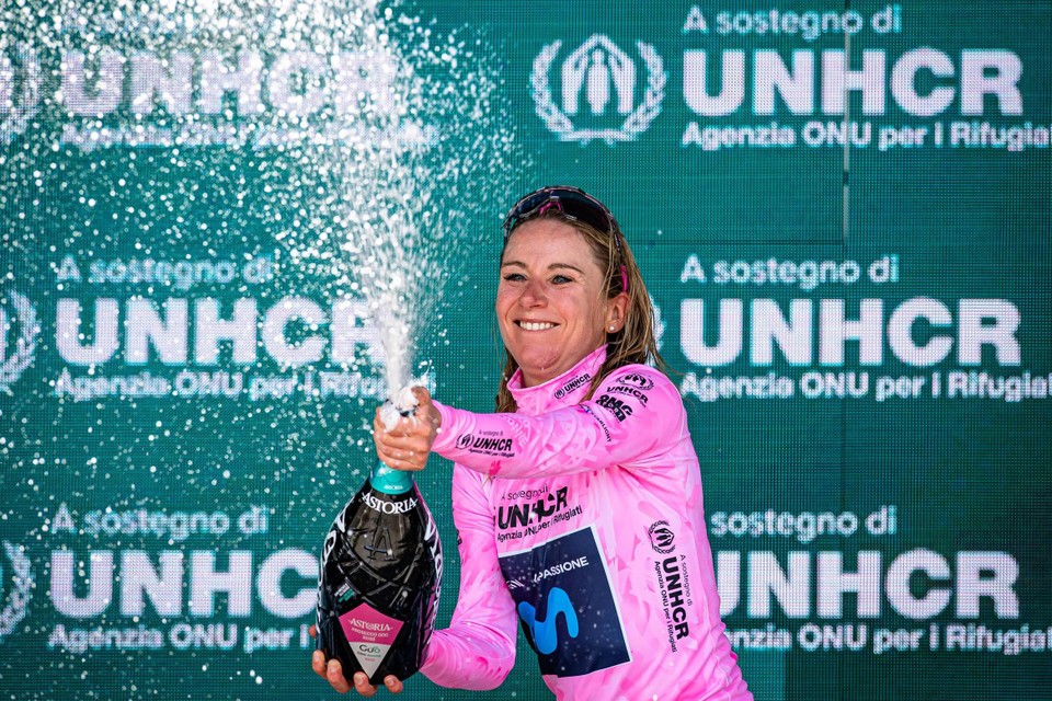 In de afgelopen Giro, eerder deze maand, stond geen maat op Van Vleuten. 