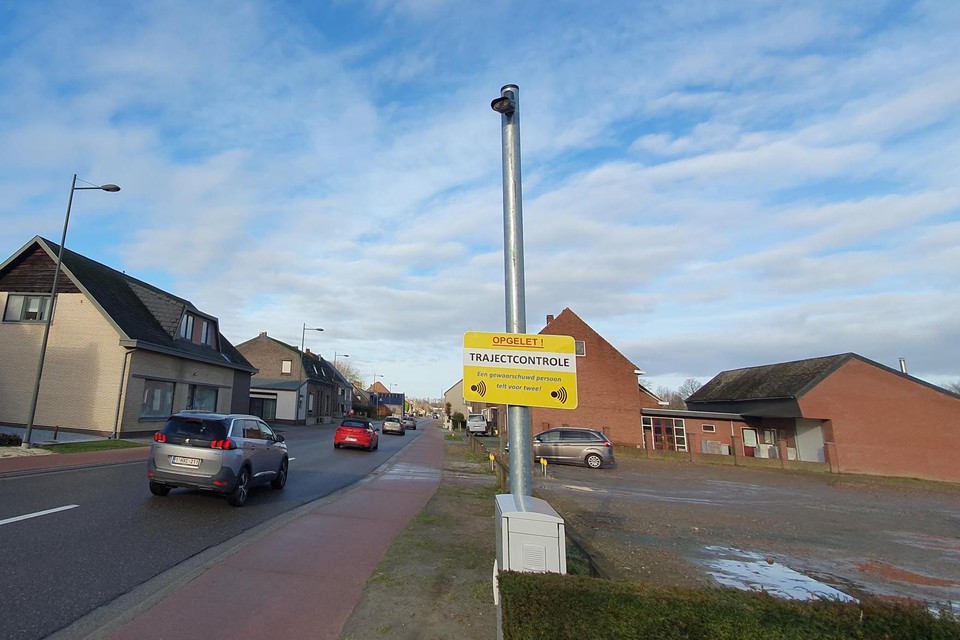 De gemeentelijke trajectcontrole wordt bij het binnenrijden van de bebouwde kom in Lozen met infoborden aangegeven.