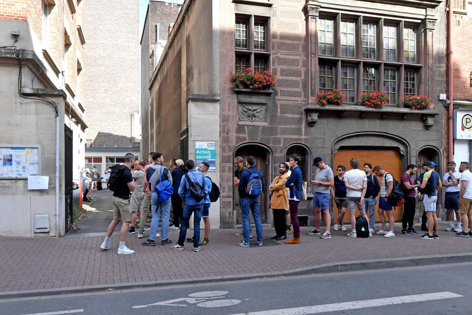 The queue in Lille Saturday morning. 
