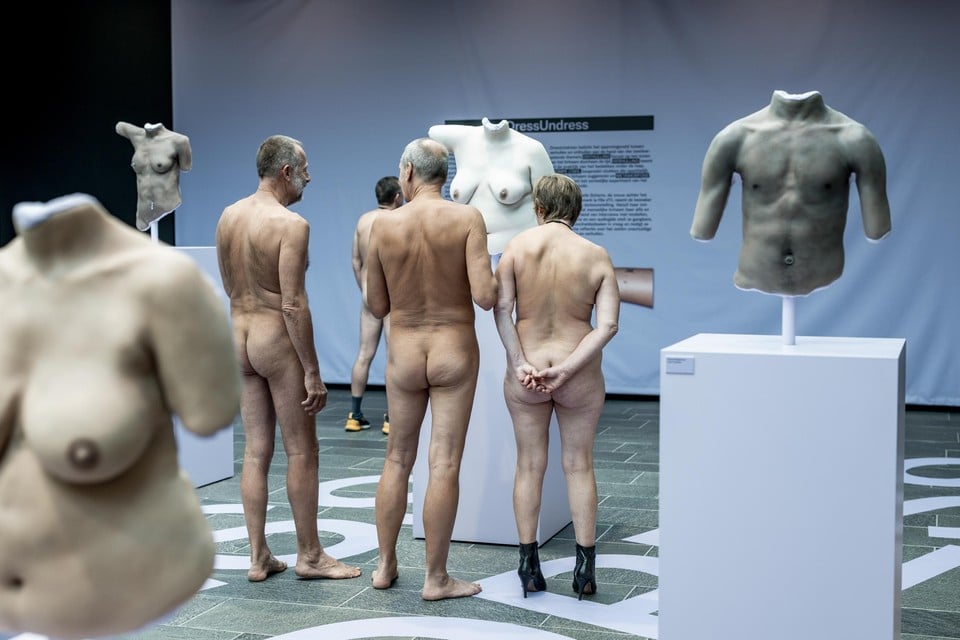 Een delegatie van Naked Freedom kwam al eens een kijkje nemen in het Hasseltse Modemuseum. “Ze waren heel enthousiast over de expo.” 
