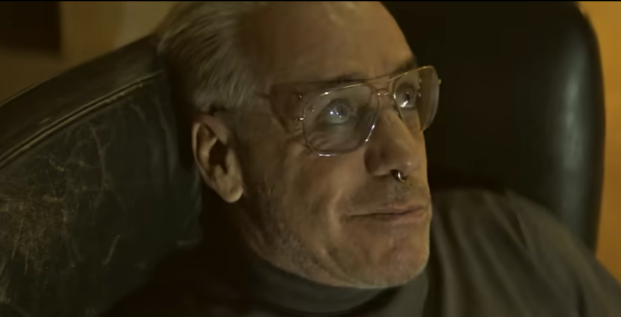 Lindemann in de videoclip van ‘Child of sin’