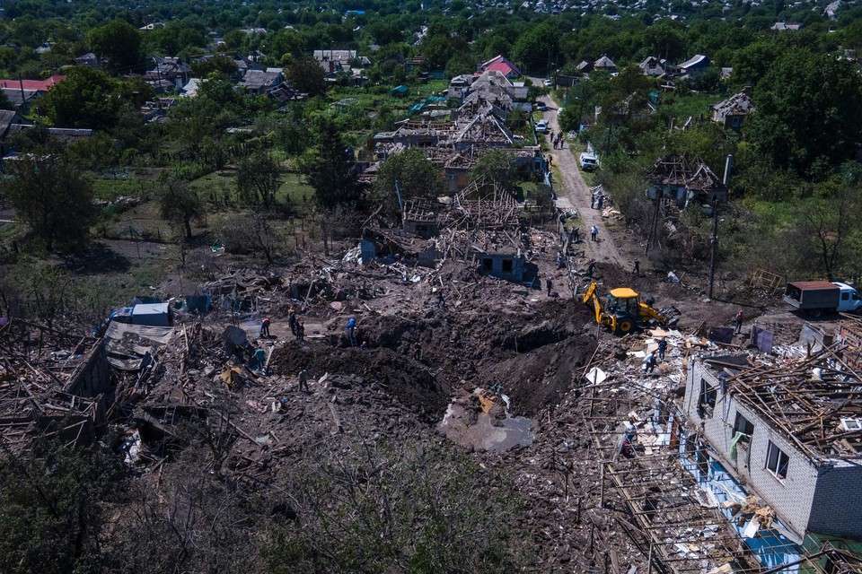 De ravage na een bomaanslag woensdag in Kramatorsk, in Oost-Oekraïne. Drie mensen kwamen om, tientallen huizen werden vernield.