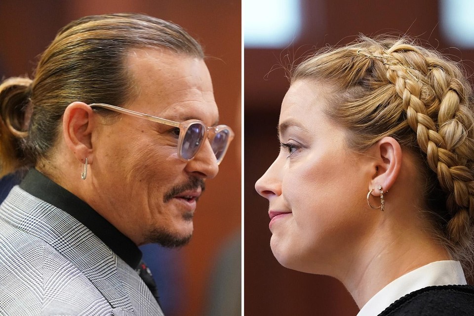 Johnny Depp staat tegenover zijn ex-vrouw Amber Heard in de rechtszaal. 