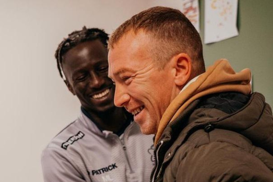 Christian Brüls (r) en zijn nieuwe coach bij Zulte Waregem, Mbaye Leye.  