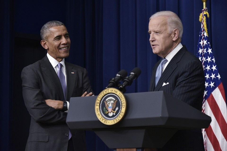 Biden (rechts) was acht jaar lang vicepresident onder Obama (links). 