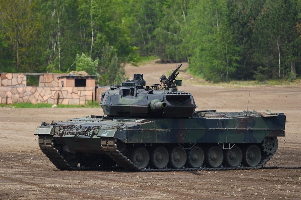 Een Leopard 2-tank, gemaakt door het Duitse wapenbedrijf Rheinmetall.