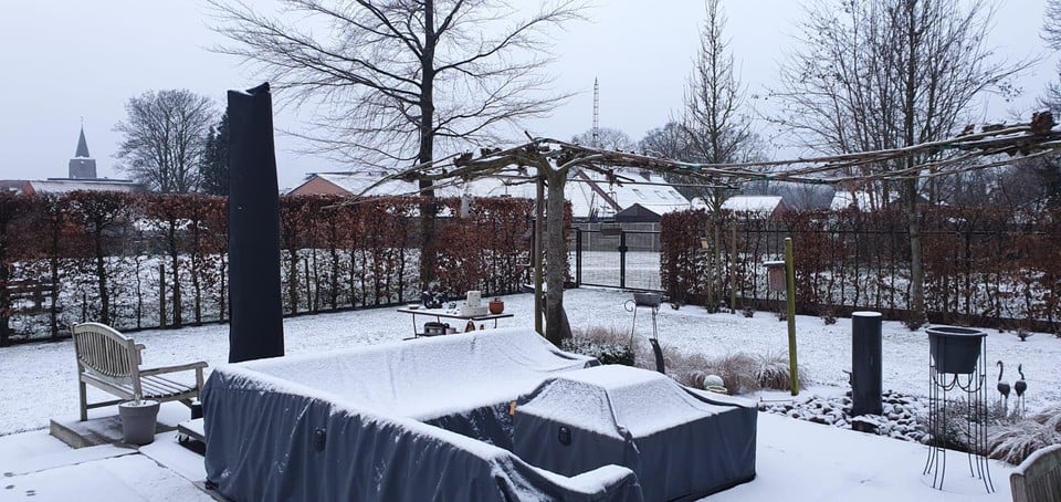 Ook in Meeuwen ligt enkele centimeters sneeuw.