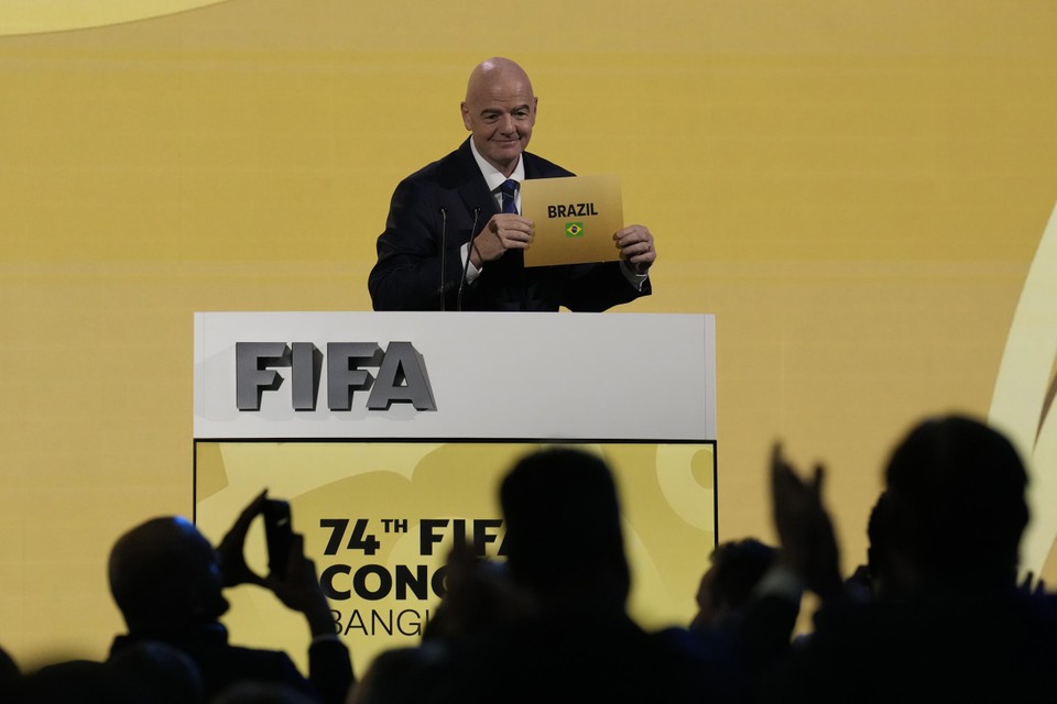 FIFA-voorzitter Gianni Infantino maakte de beslissing vrijdag bekend.