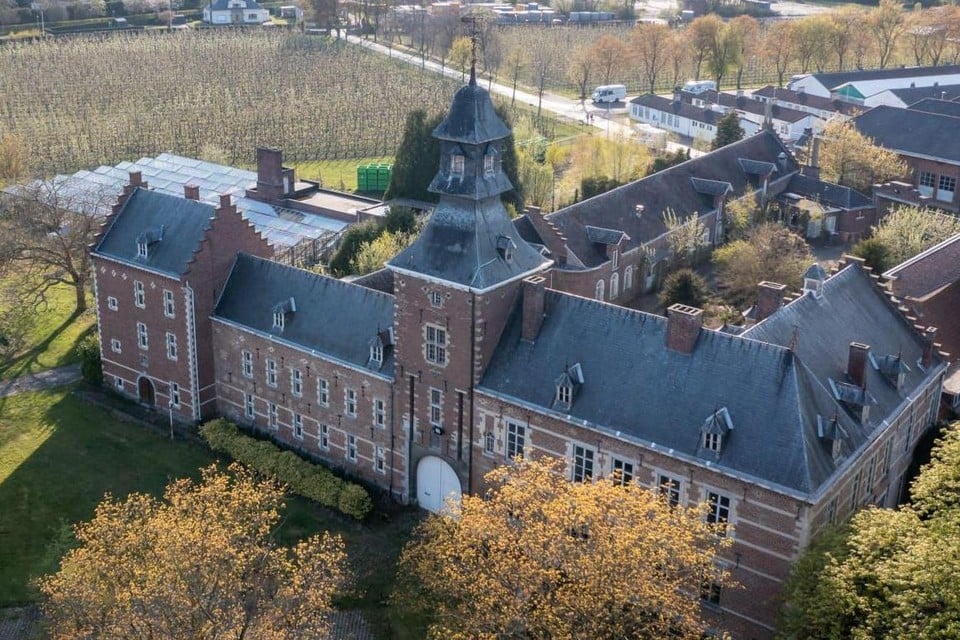 Het kasteel van Terbiest in Sint-Truiden, eigendom van het Gemeenschapsonderwijs, staat te koop voor 1,2 à 1,3 miljoen euro. 