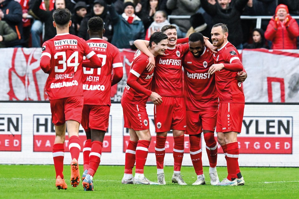 Antwerp blikte KV Mechelen in met 5-0: een evenaring van zijn grootste zege sinds de promotie.