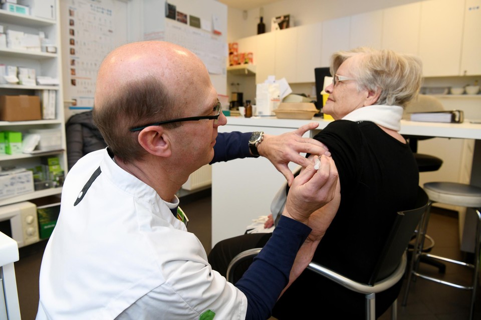 Nu de vaccinatiecentra gesloten zijn, kan je in België bij bijna 1.500 apotheken terecht voor een coronavaccin.