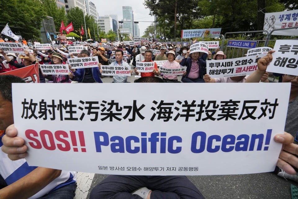 In onder meer Zuid-Korea en China werd er al geprotesteerd tegen het lozen van het water van de kerncentrale van Fukushima.