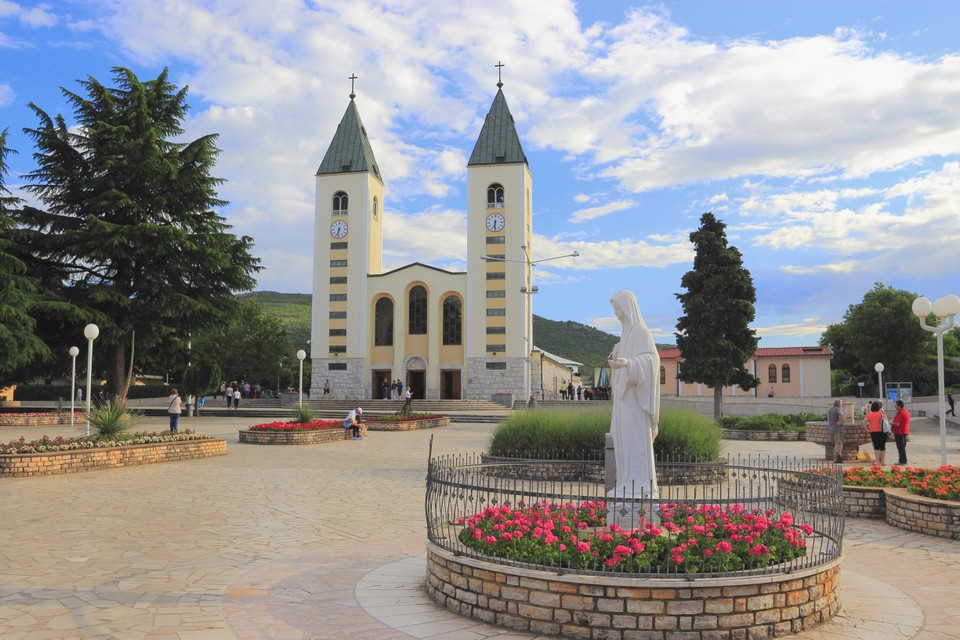 Il luogo di pellegrinaggio nella Medjugorje bosniaca, dove la donna italiana ha ottenuto la sua statua della Vergine Maria.