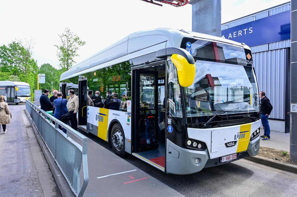 Terwijl in het buitenland al heel wat elektrische bussen rondrijden, telt Vlaanderen er amper een handvol. 