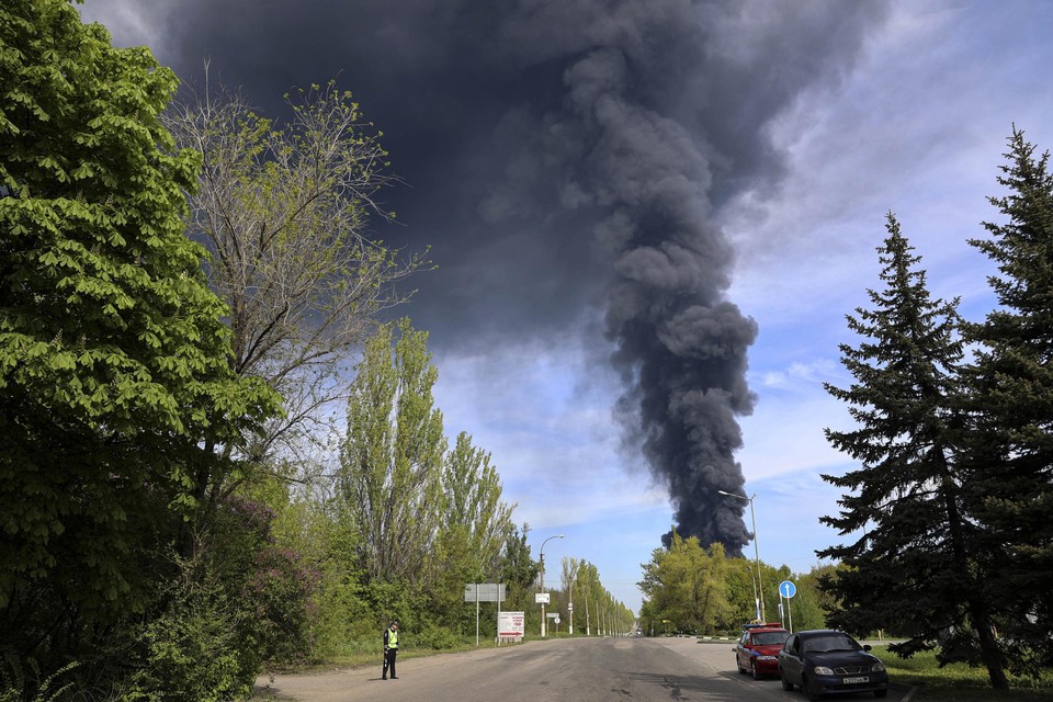 Archiefbeeld: in mei brak ook al een brand uit in een oliedepot in Donetsk, na een raketaanval. 