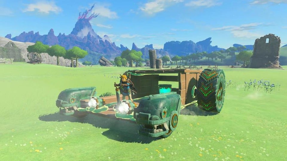 Link in een zelfgekunsteld voertuig, gemaakt van wat hij onderweg allemaal vindt.