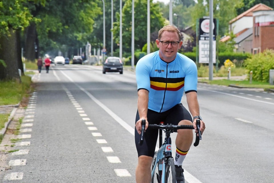 Vrijdagochtend vertrekt Ward Maesen (42) vanuit zijn woonplaats Hechtel met de fiets naar Bulgarije.  