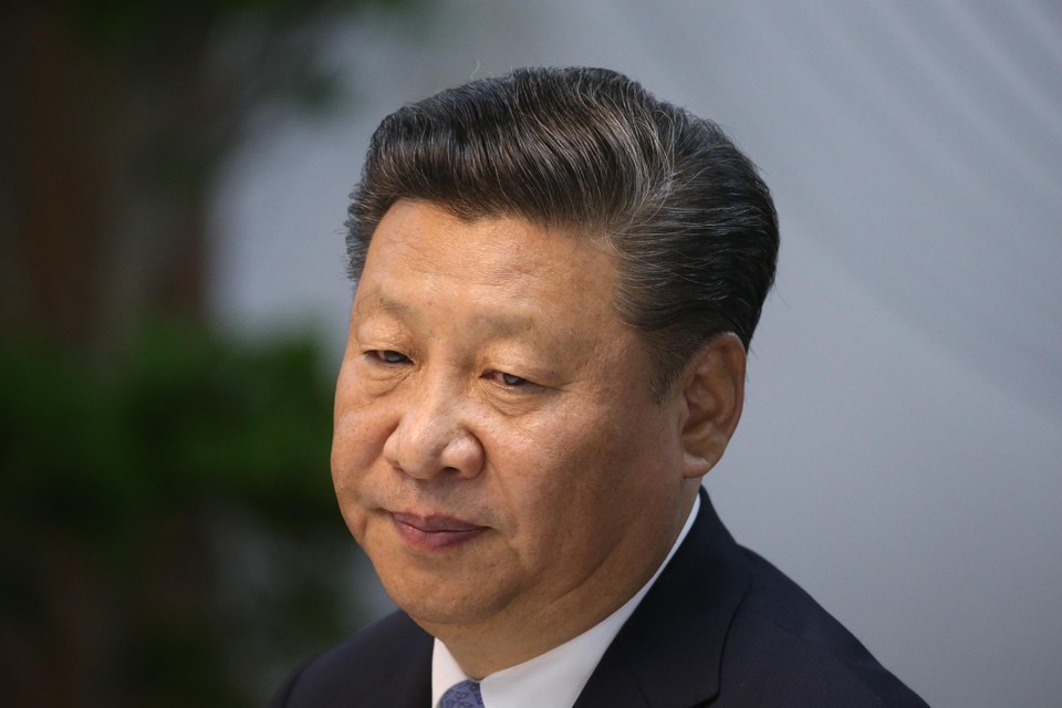 De Chinese president Xi Jinping houdt voorlopig nog de militaire boot af.