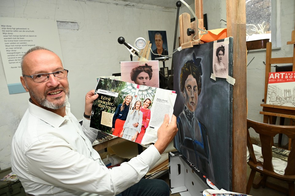 Rohnny met foto waarop zijn schilderij gebaseerd is 