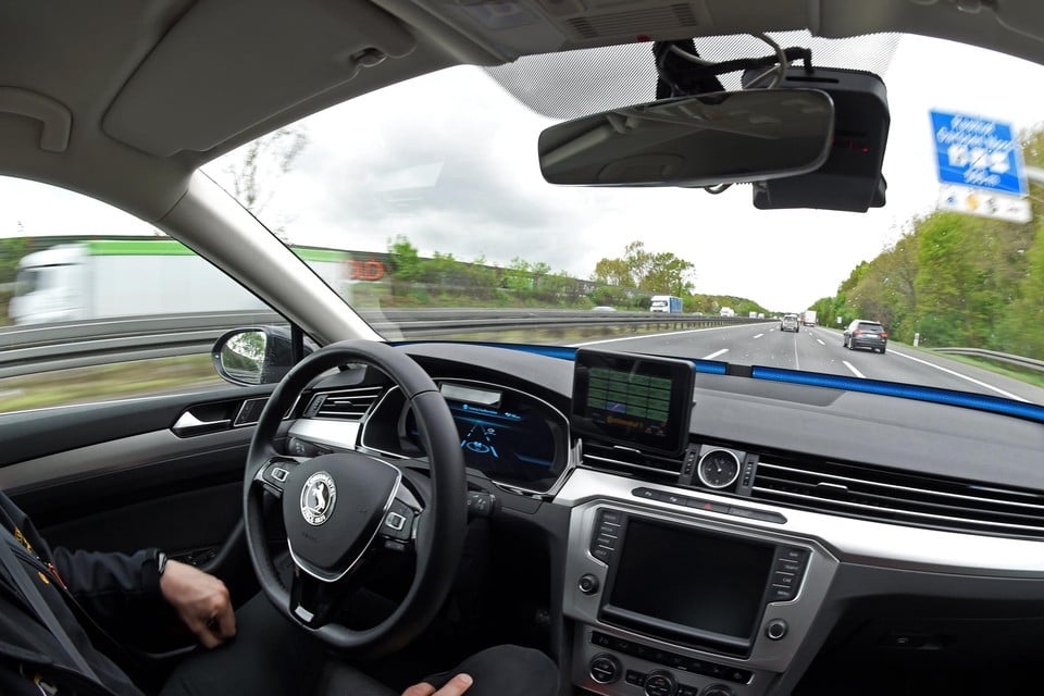In Duitsland lijkt de ontwikkeling van de zelfrijdende auto snelheid te verliezen. 