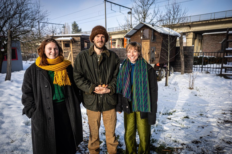 Mirte Meneve (25), Stef Lemmens (30) en Elke Cuppens (27) wonen in het Hasseltse Nomad City.