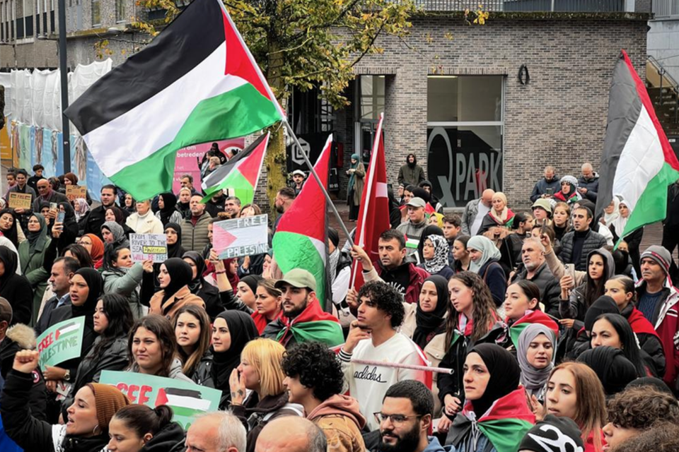 In oktober van vorig jaar kwamen in Genk meer dan duizend mensen op straat om te protesteren tegen de inval en het buitensporig geweld in Gaza.