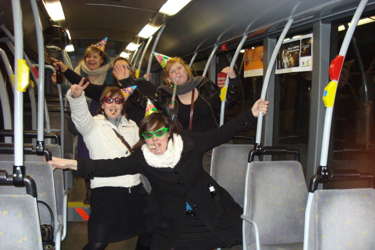 Middelen Bij wet Kwijtschelding Weer feestbussen op oudejaarsavond: gratis in 28 Limburgse gemeenten | Het  Belang van Limburg Mobile