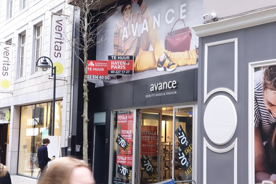 Onder andere schoenenwinkel Avance trekt weg uit de Koning Albertstraat. 