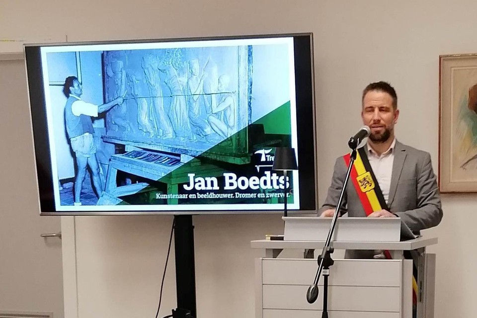 Burgemeester van Tremelo Bert De Wit heeft het ereburgerschap uitgereikt aan de overleden kunstenaar en beeldhouwer Jan Boedts.