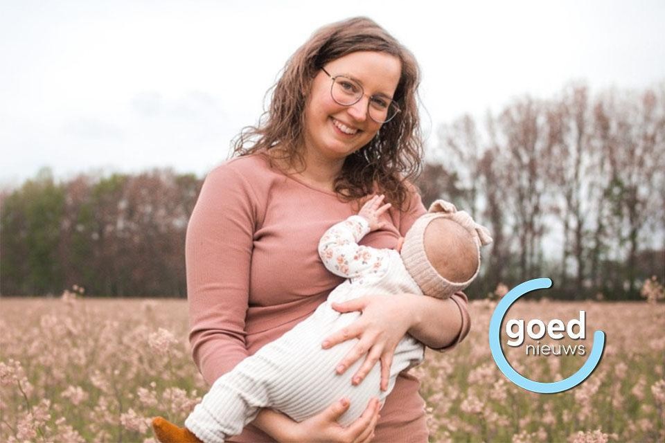 Vroedvrouw en lactatiekundige Raisa Hillen (30) met haar dochtertje Lily (toen drie maanden).