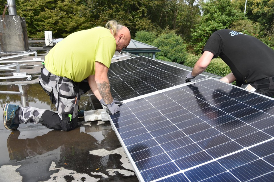 Eigenaars van zonnepanelen kunnen het overschot aan stroom sinds deze zomer delen of verkopen. 