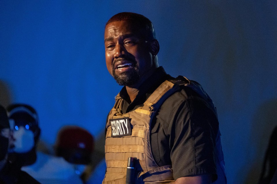 Kanye West tijdens zijn eerste verkiezingsrally. 
