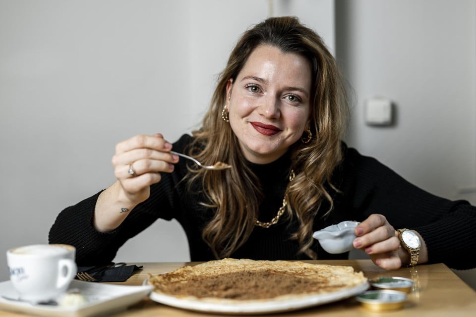 Lorentia Veppi, bekend uit ‘Bake Off Vlaanderen’, test tien pannenkoekenhuisjes in Limburg. 