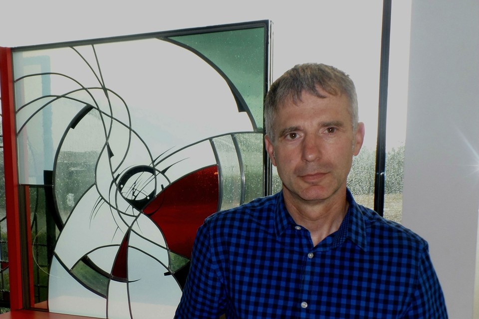 Glaskunstenaar John Dierickx gaat samenwerken met Profel. 