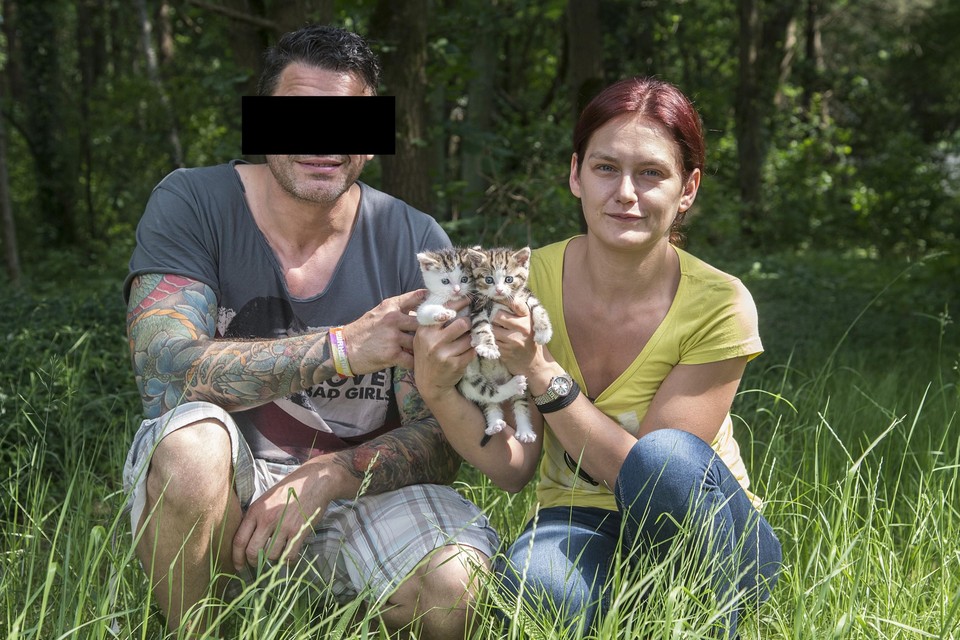 Beklaagde Jochen S. en Daisy Melis in juni 2016, zes maanden voor haar dood. Ze kwamen toen in de krant naar aanleiding van hun kat die door onbekenden beschoten werd. 