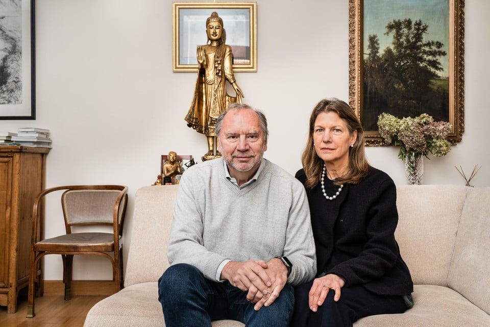 Peter Piot en Heidi Larson in hun nieuwe huis in een buitenwijk van Brussel. 